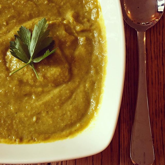 Creamy Turmeric Cauliflower & Spinach Soup